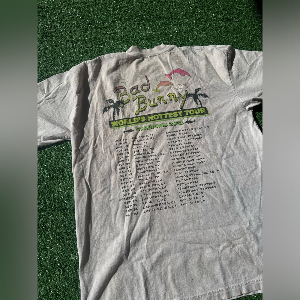 Bad Bunny Worlds Hottest Tour 2022 Official Merch Shirt Un Verano Sin Ti Size L